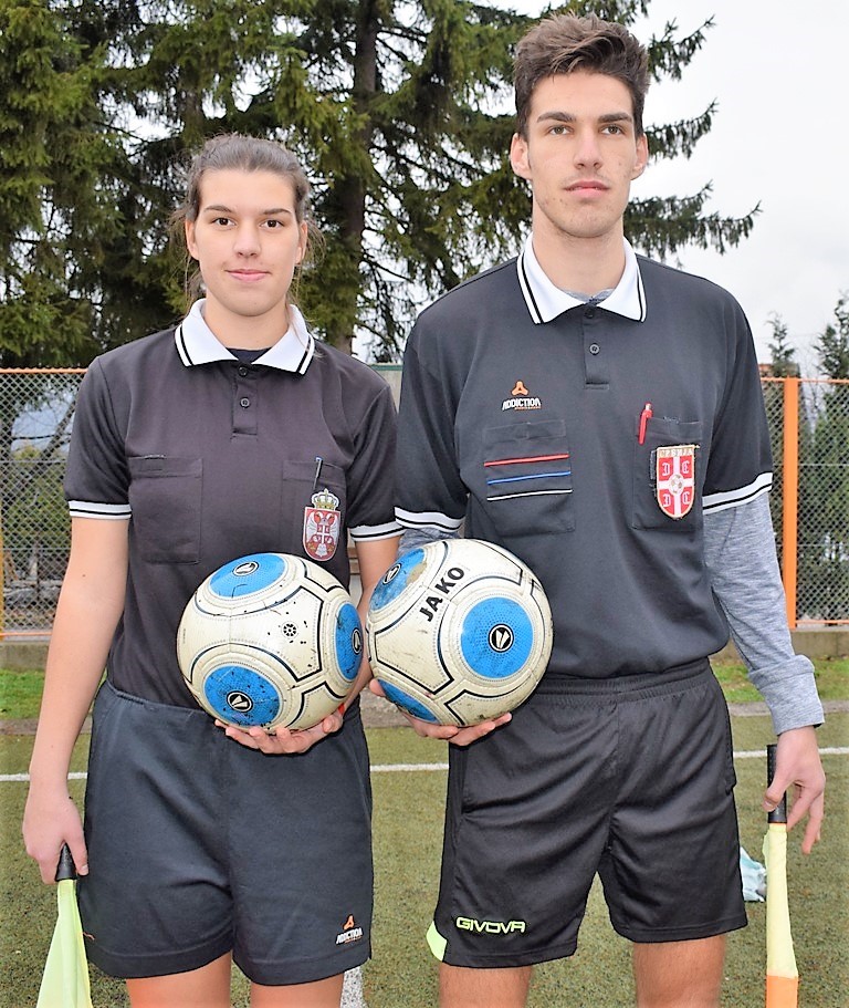 Фудбалске судије из Перућца, брат и сестра Ивана и Никола Новаковић