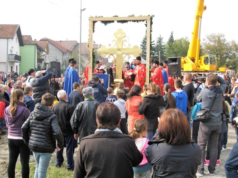 Бајина Башта - Црквва Светог Саве , постављање крста