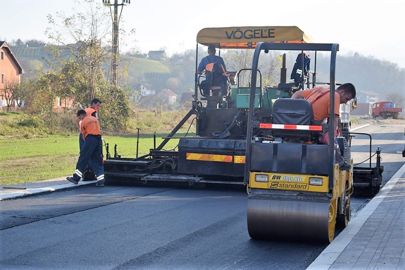 Становници Гвоздачке улице напокон добили асфалт