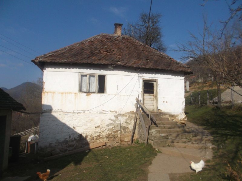 У Својдругу животни век привела крају стара кућа у којој је живело пет генерација