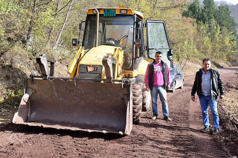 Радови на делу пута Гвоздац- Овчиња
