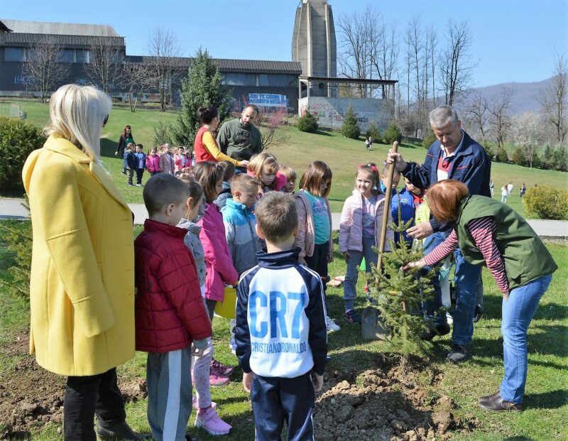 У ПУ Невен посађене саднице Панчићеве оморике