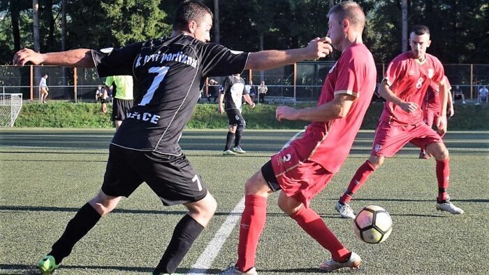 Дуел Агатоновића (црвени дрес) Вишесава и