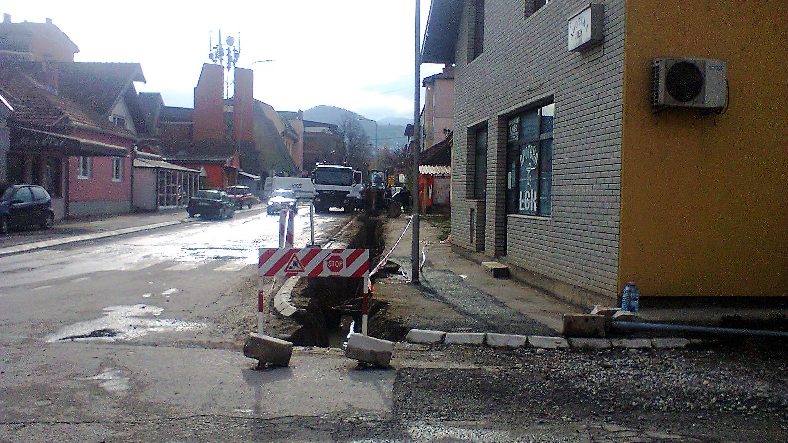 Радови у Улици Вука Караџића на замени водоводне мреже