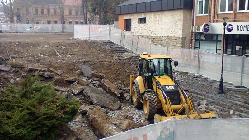 Радови на степеништу градског трга