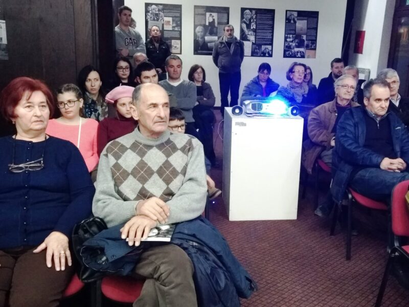 Књижевно вече у галерији Установе "Култура"