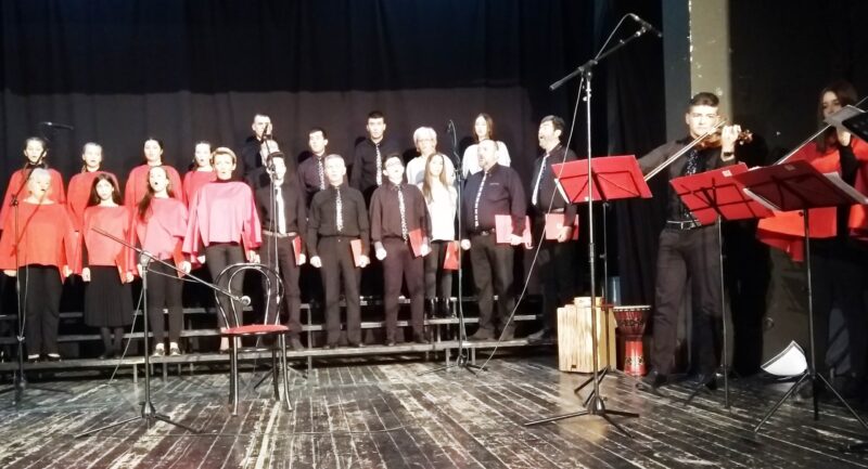 Певачко друштво "Изворник" из Зворника одушевило публику