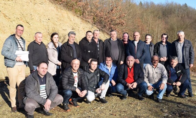 Договор цркву гради-пилички привредници на црквеном плацу