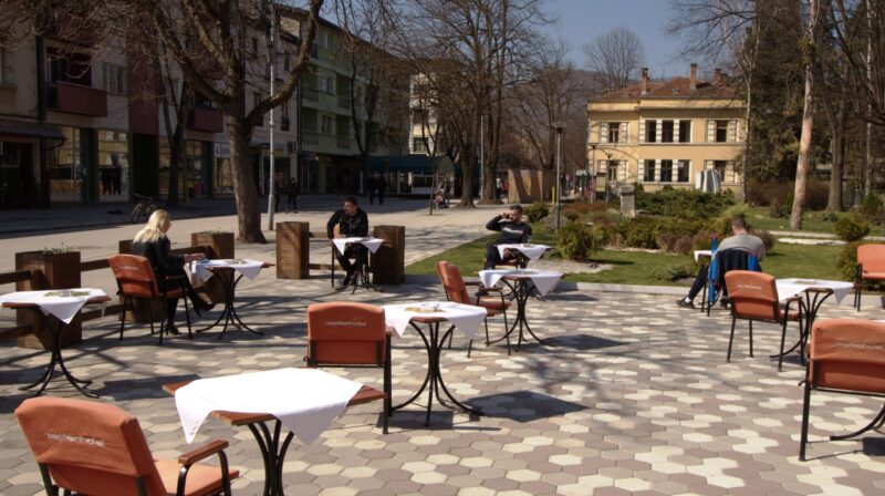 У башти хотела "Дрина"