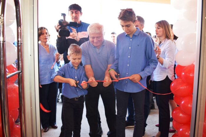 Radivojevi unuci preseki su vrpscu