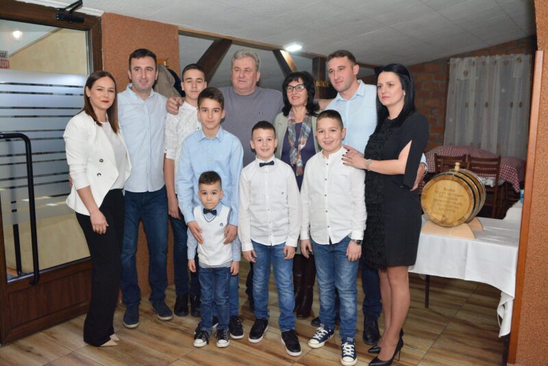 Цела породица Чолић на окупу