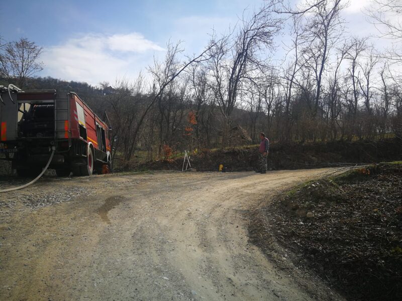 Ватра Ватра брзо угашена захваљујући брзој интрвенцији ватрогасацабрзо