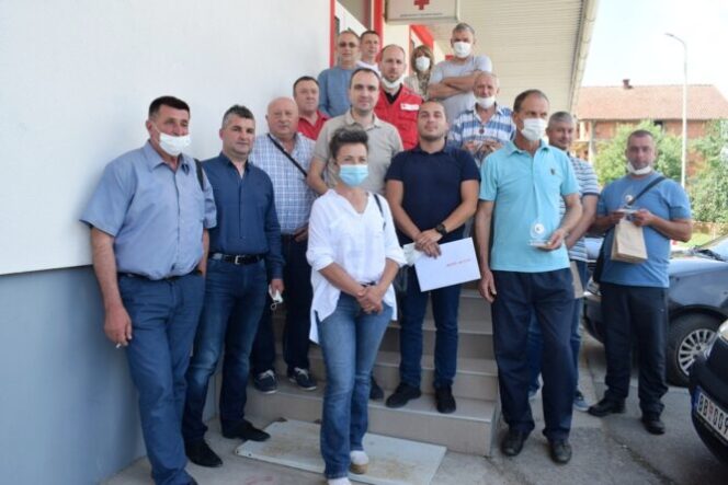 Добитници признања са замеником председника општине Петром Петровићем