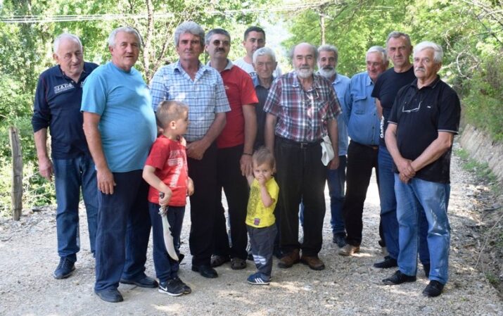 Мештани засеока Радојичићи у МЗ Дуб
