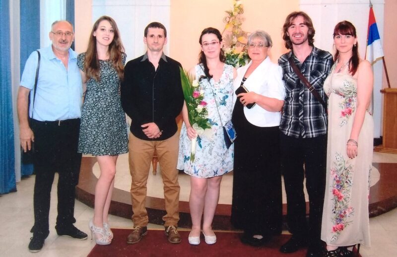 Цела породица на окупу