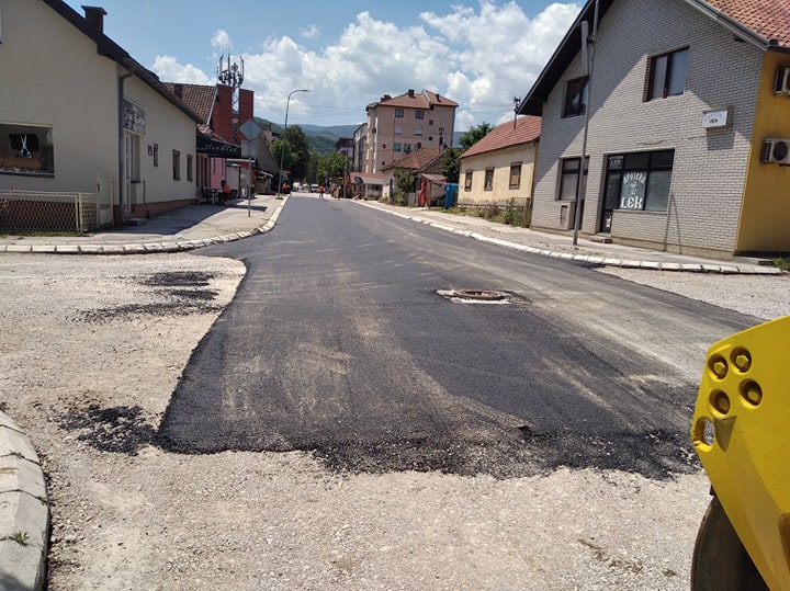 Асфалтирање Улице Вука Караџића