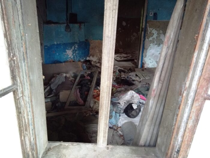 Депонија у напуштеној кући