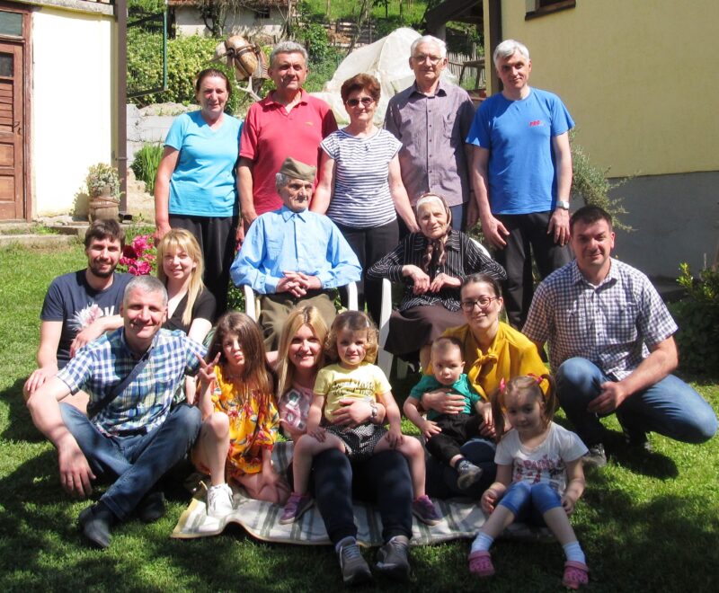 Заједничка фотографија са породичног славља мИЛИЦЕ И жИВОРАДА