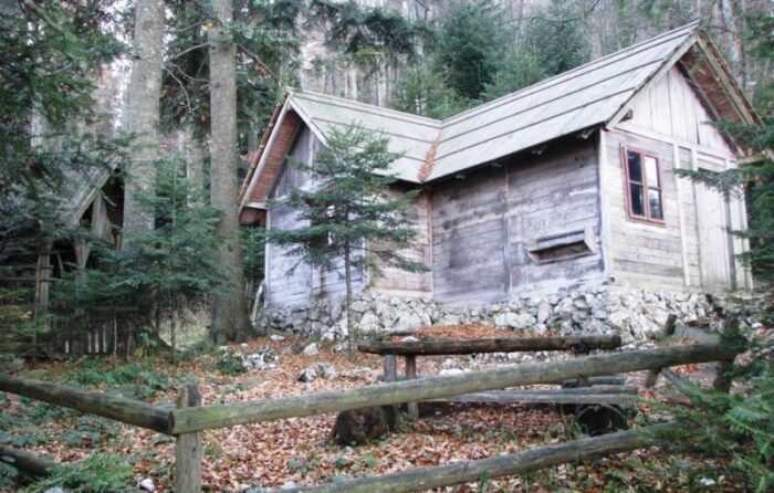 Објекат на Биљешкој стени у НП ТАРА