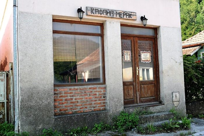 Једна од затворених кафана "МЕРАК"