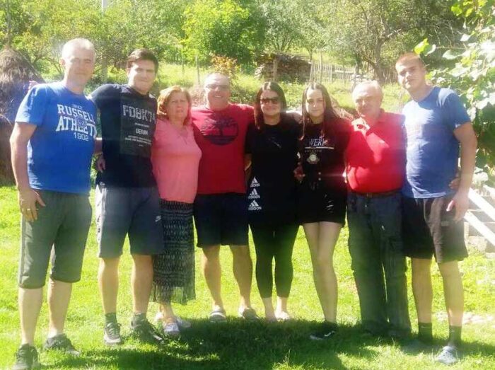 Драгојловићи са сином, ћерком, унуцима и зетом Небојшом