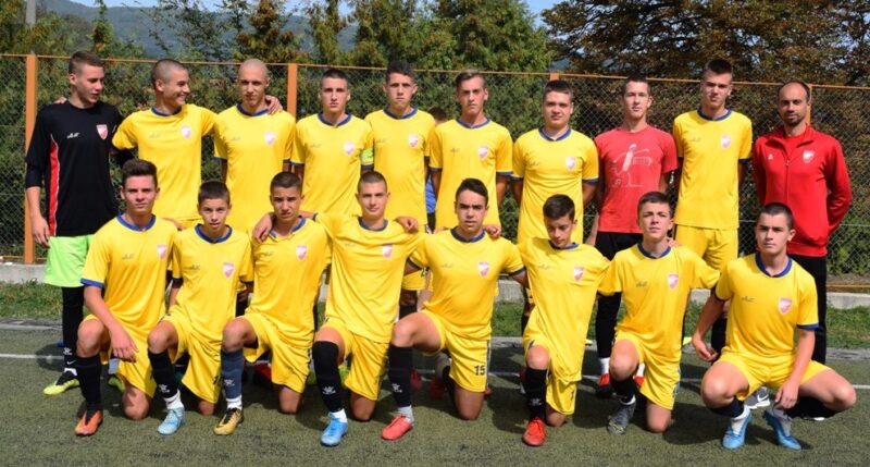 КАДЕТИ СЛОГЕ СА ТРЕНЕРОМ ТИМОТИЈЕВИЋЕМ