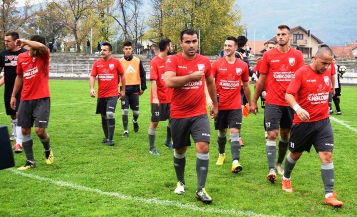 Igraci Sloge po zavrsetku utakmice sa Jedinstvom Putevi