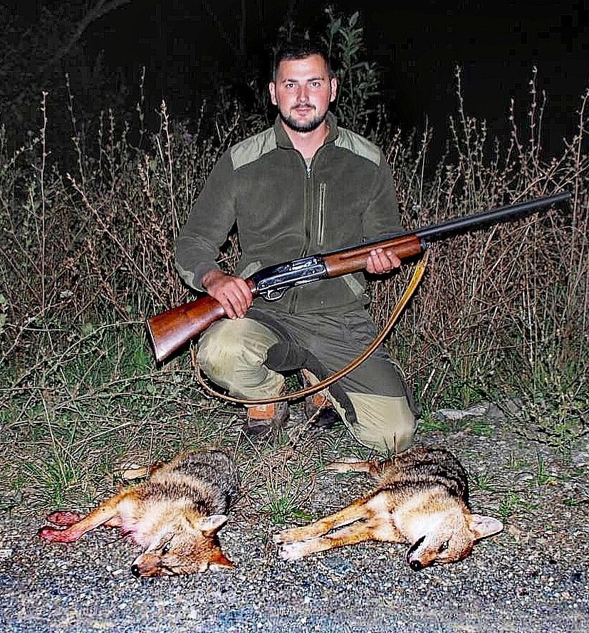 Milan Lazic sa odstreljenim sаkalima