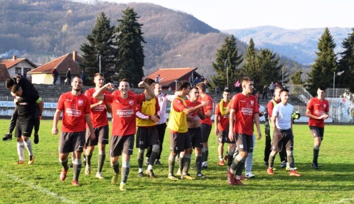 Радост играча Слоге након тријумфа над Полетом