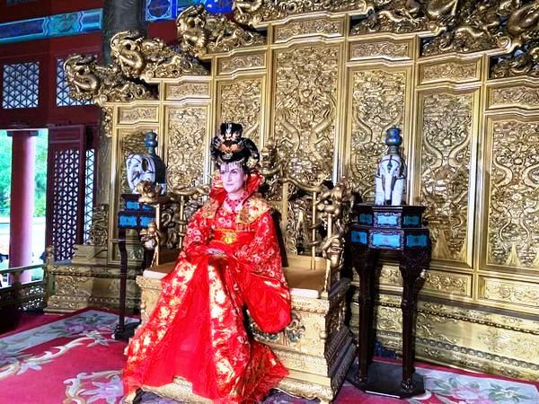 Забрањени град - у костиму кинеске императорке (