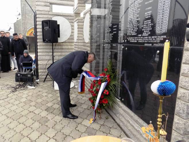 Председник Владе Републике Српске Вишковић полаже венац