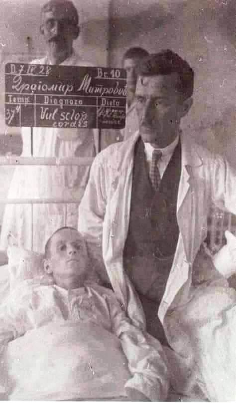 Прва операција на отвореном срцу у Србији. Др Мијушковић са 15-годишњим пацијентом