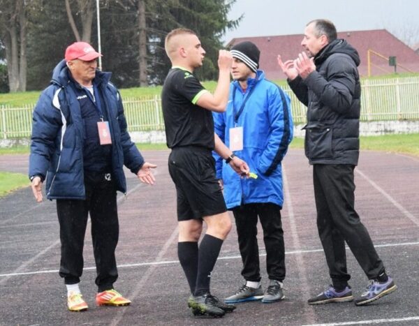 Судија држи предавање Слогиним тренерима