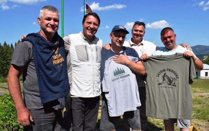 Мајице "Сасвим природно" - поклон Јована Мемедовића