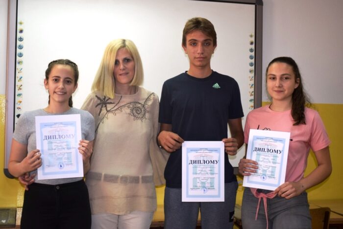 Такмичари из српског језика