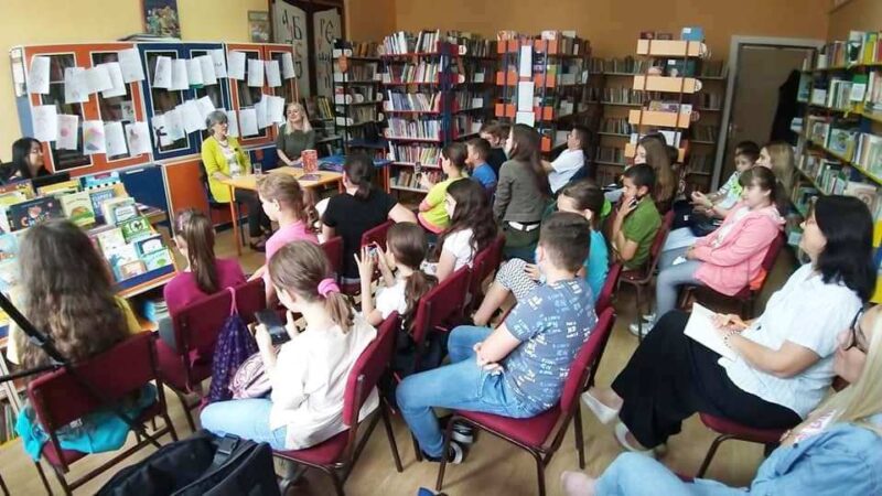  У школи у Бајиној Башти