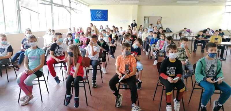 Деца у школи у Пилици