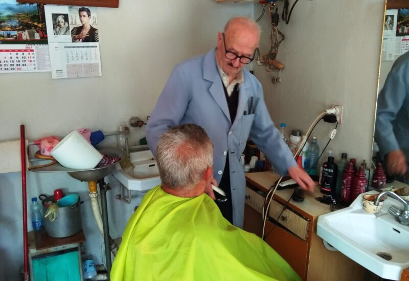 Мајстор Добривоје на свакодневном послу