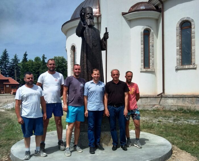 Споменик постављен на своје коначно одредиште