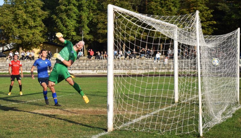 Живковић из слободног ударца матирао сјајног голмана Пешића