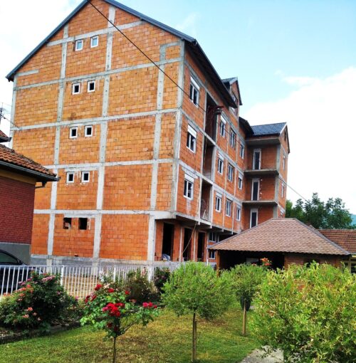 сТАМБЕНО-ПОСЛОВНА ЗГРАДА У уЛИЦИ БРАЋЕ нИНЧИЋА