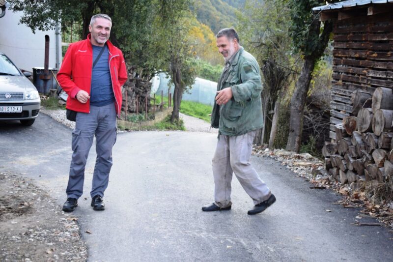 Asfaltna traka u Naramcicima-