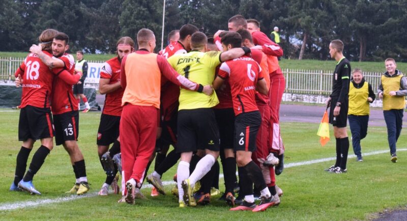 Радост играча Слоге после гола Николића на утакмици са Рађевцем