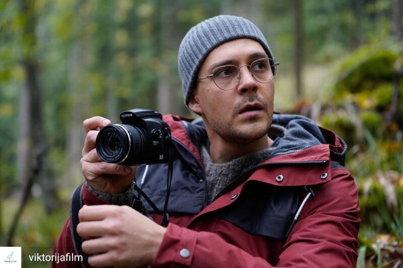 Главну улогу у филму тумачи Милош Биковић