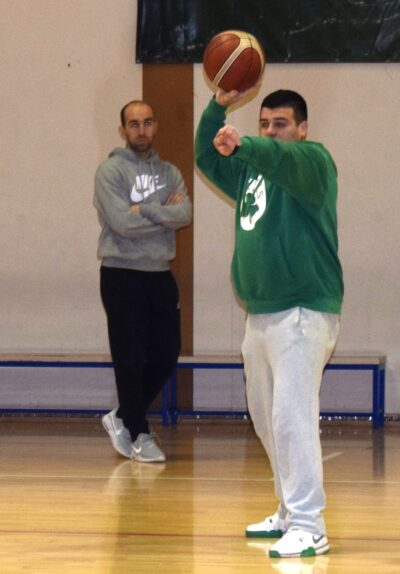 Богата играчка каријера