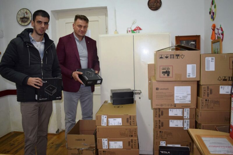 Рачунари за школу у Рогачици