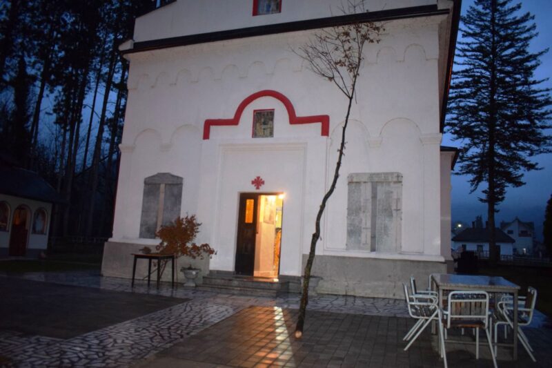 Бадњак у рогачичкој цркви