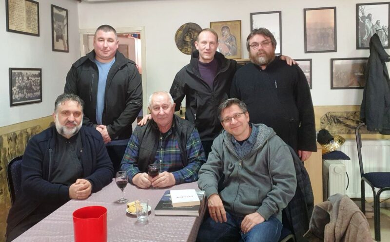 Проф. др Милош Ковић са домаћинима ЗУ Баштина