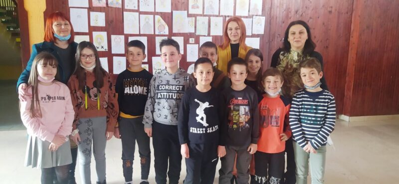 Такмичари трећег разреда из ОШ "Свети Сава" са учитељицама