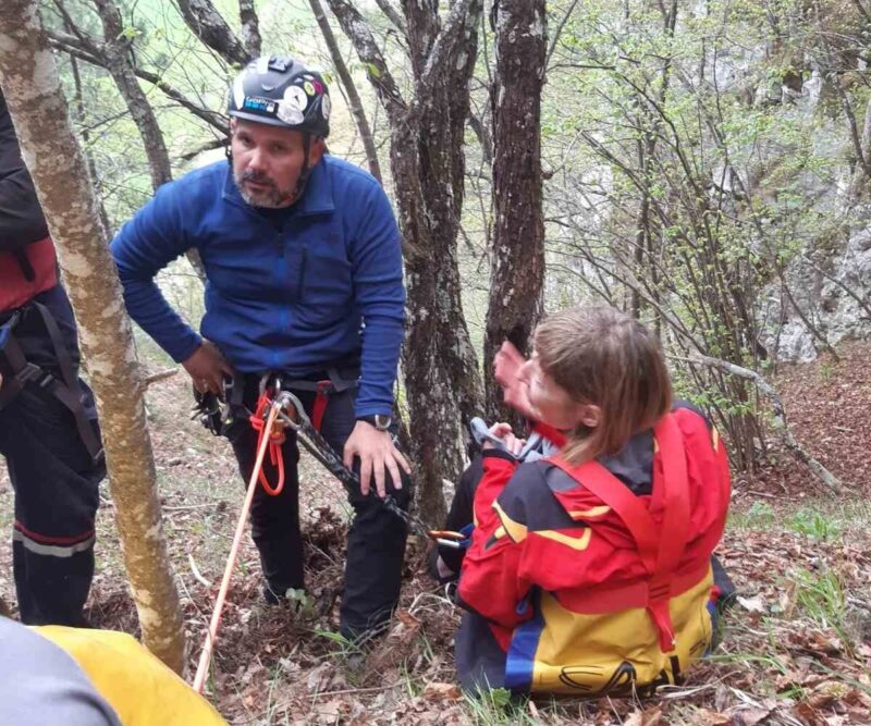 Акција спасавања стране туристкиње која је пала са литице у Заовинама